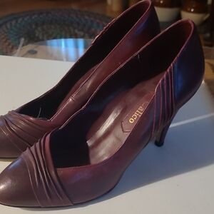 7M Calico Women's Elegant Maroon Leather Upper Heels